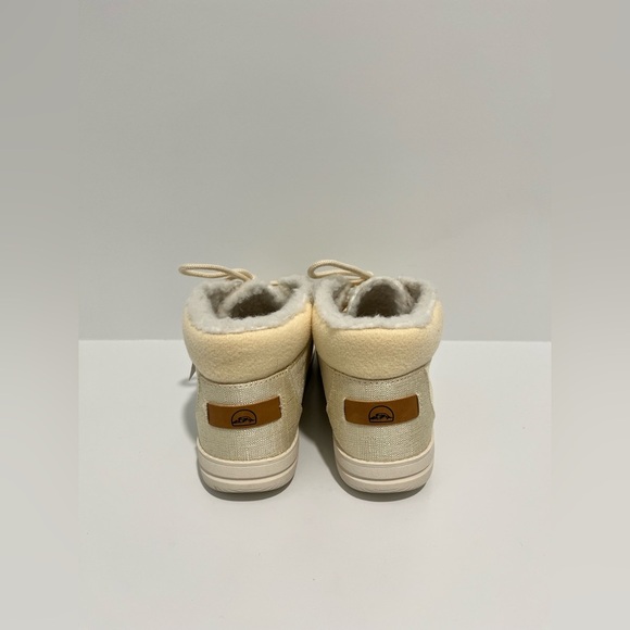 SO Buttercream Rose Gold Chukka Girls boots size 3 - Picture 3 of 7